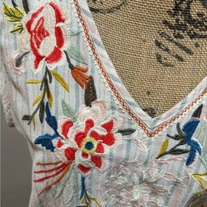 🦚SOLITAIRE Embroidered Tunic